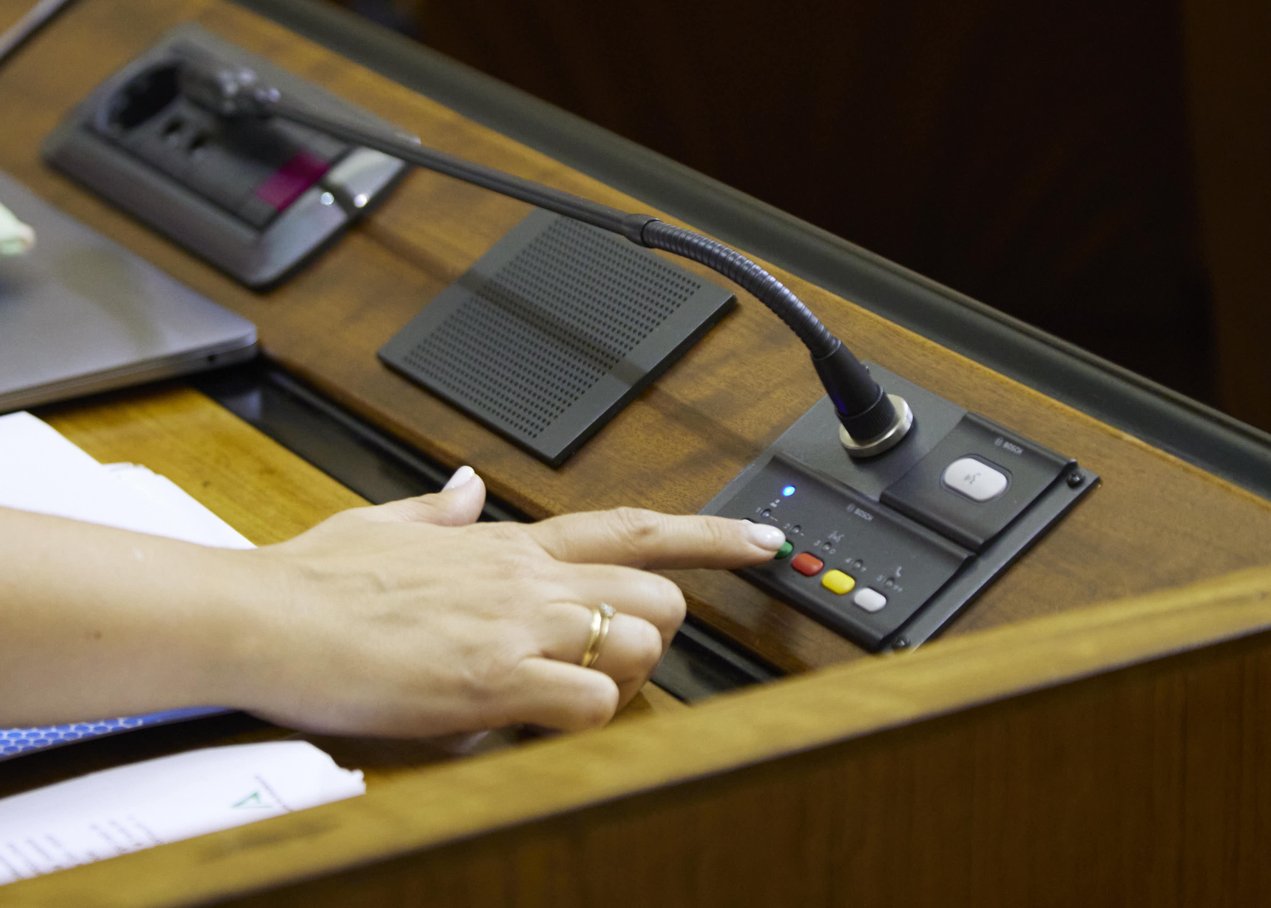 Panel de botones habilitados en los escaos para realizar las votaciones  