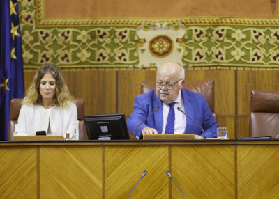 El presidente del Parlamento de Andaluca, Jess Aguirre, y la vicepresidenta primera, Ana Mara Mestre, al inicio del pleno 