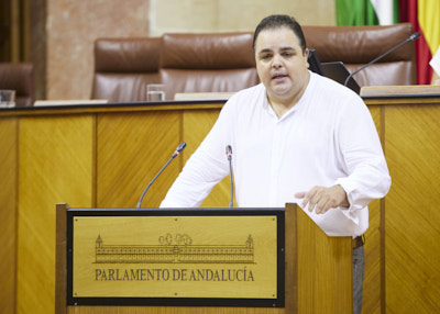  El diputado del Grupo Socialista Vctor Manuel Torres presenta una interpelacin relativa a poltica general en materia de juventud
