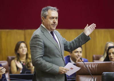  Juan Espadas, portavoz del Grupo parlamentario Socialista, se dirige al presidente de la Junta de Andaluca en la sesin de control