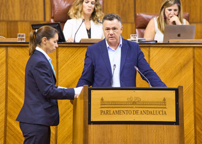   El diputado Juan Antonio Delgado, de Por Andaluca, posiciona a su grupo en el debate sobre el convenio de colaboracin entre la Comunidad Autnoma de Andaluca y la Ciudad Autnoma de Ceuta para el traslado de nios, nias y adolescentes migrantes no acompaados en situacin de contingencia migratoria