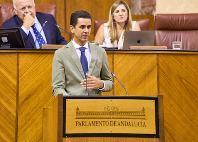   Juan Antonio Mrquez, diputado del Grupo Popular, durante su intervencin en el debate sobre el convenio de colaboracin entre la Comunidad Autnoma de Andaluca y la Ciudad Autnoma de Ceuta para el traslado de nios, nias y adolescentes migrantes no acompaados en situacin de contingencia migratoria