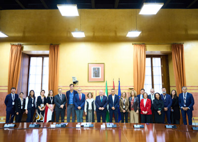    Foto de familia de los asistentes a la Jornada "La Innovacin Tecnolgica y la calidad de vida del paciente: los avances en el manejo de la diabetes" 