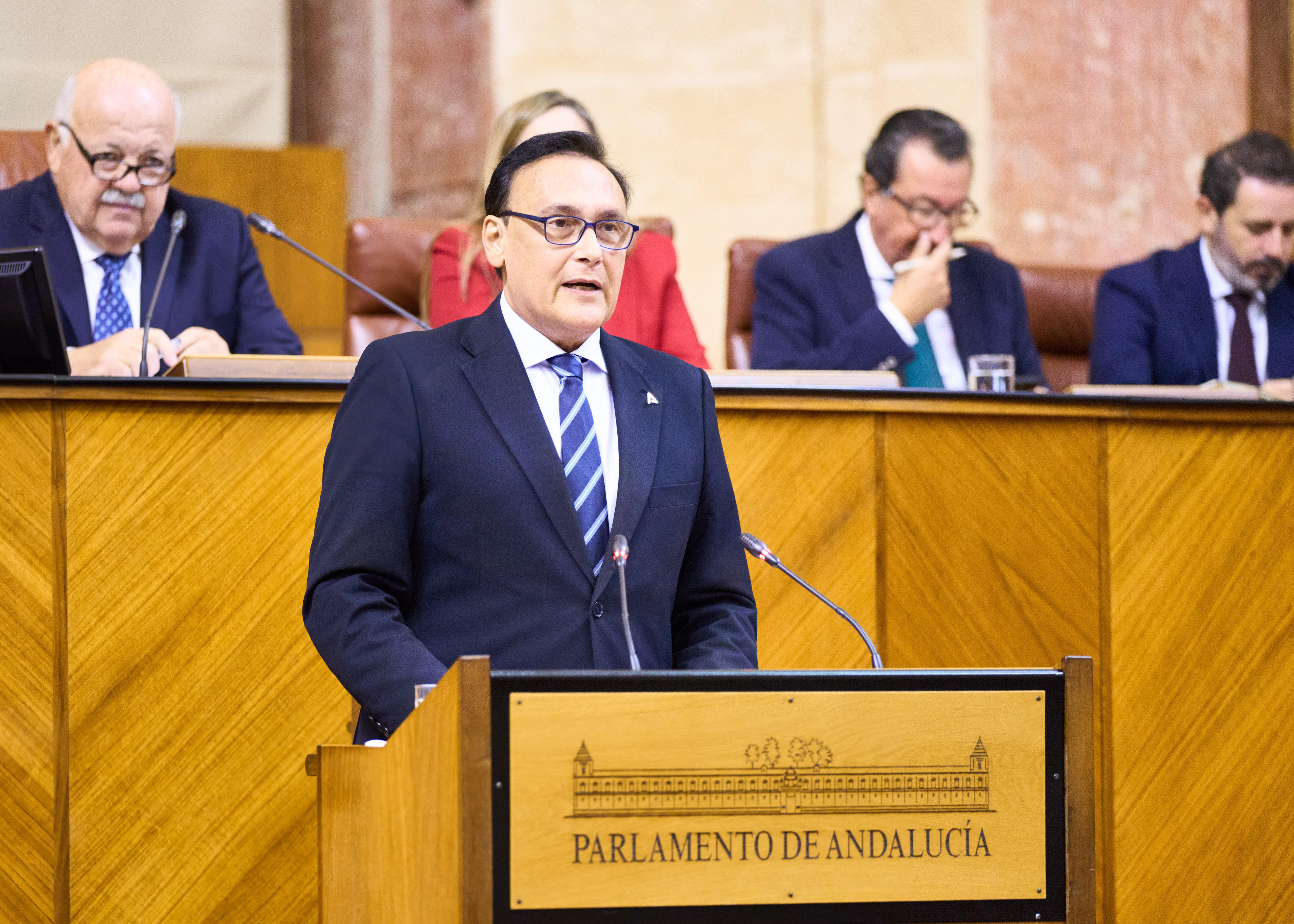  El consejero de Universidad, Investigacin e Innovacin, Jos Carlos Gmez Villamandos, solicita la convalidacin del Decreto-Ley 8/2023, de 24 de octubre, por el que se modifica el artculo 40 del Texto Refundido de la Ley Andaluza de Universidades, aprobado por Decreto Legislativo 1/2013, de 8 de enero
