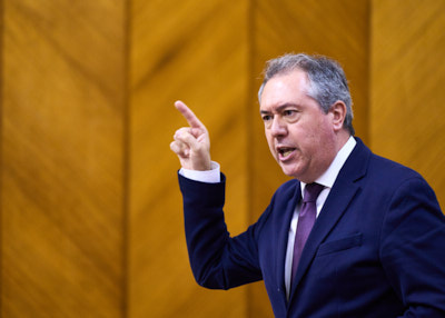   El portavoz del Grupo Socialista, Juan Espadas, pregunta al presidente de la Junta de Andaluca, Juan Manuel Moreno, sobre problemas y necesidades de la poblacin andaluza