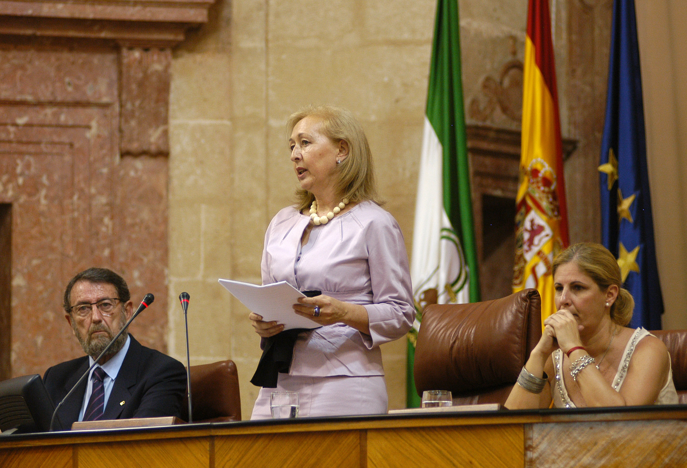 La presidenta del Parlamento, Fuensanta Coves, durante su discurso