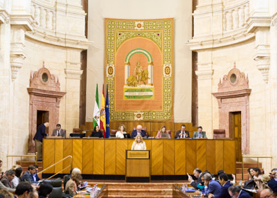   La Mesa de la Cmara asiste a la exposicin de la consejera de Economa, Carolina Espaa, del Proyecto de Ley del Presupuesto 