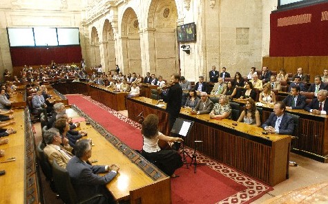 Un dueto de cuerda interpret 'Verde, blanca y verde', de Carlos Cano