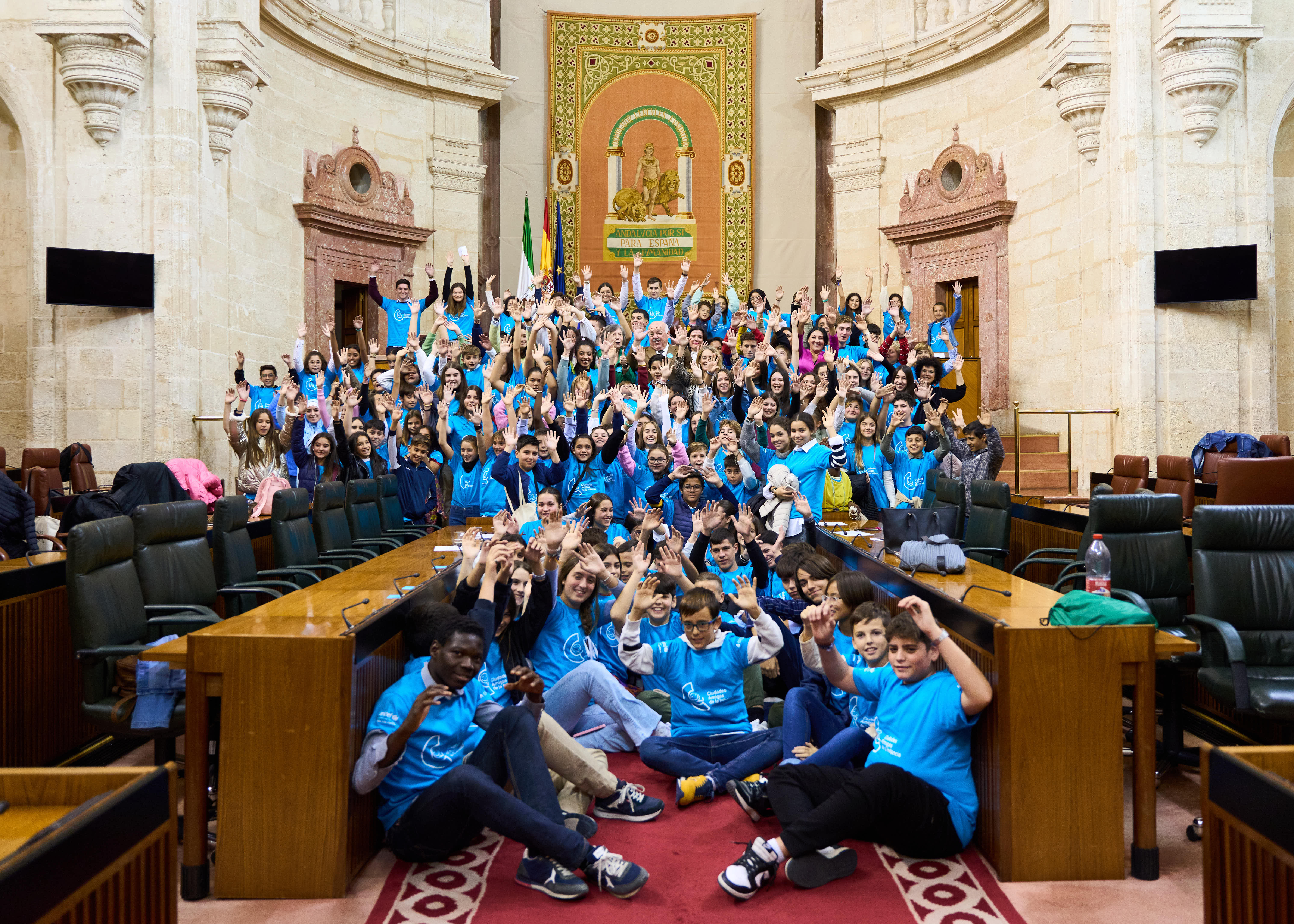   Foto de grupo de todos los participantes en el XV Pleno Infantil Unicef del Parlamento andaluz