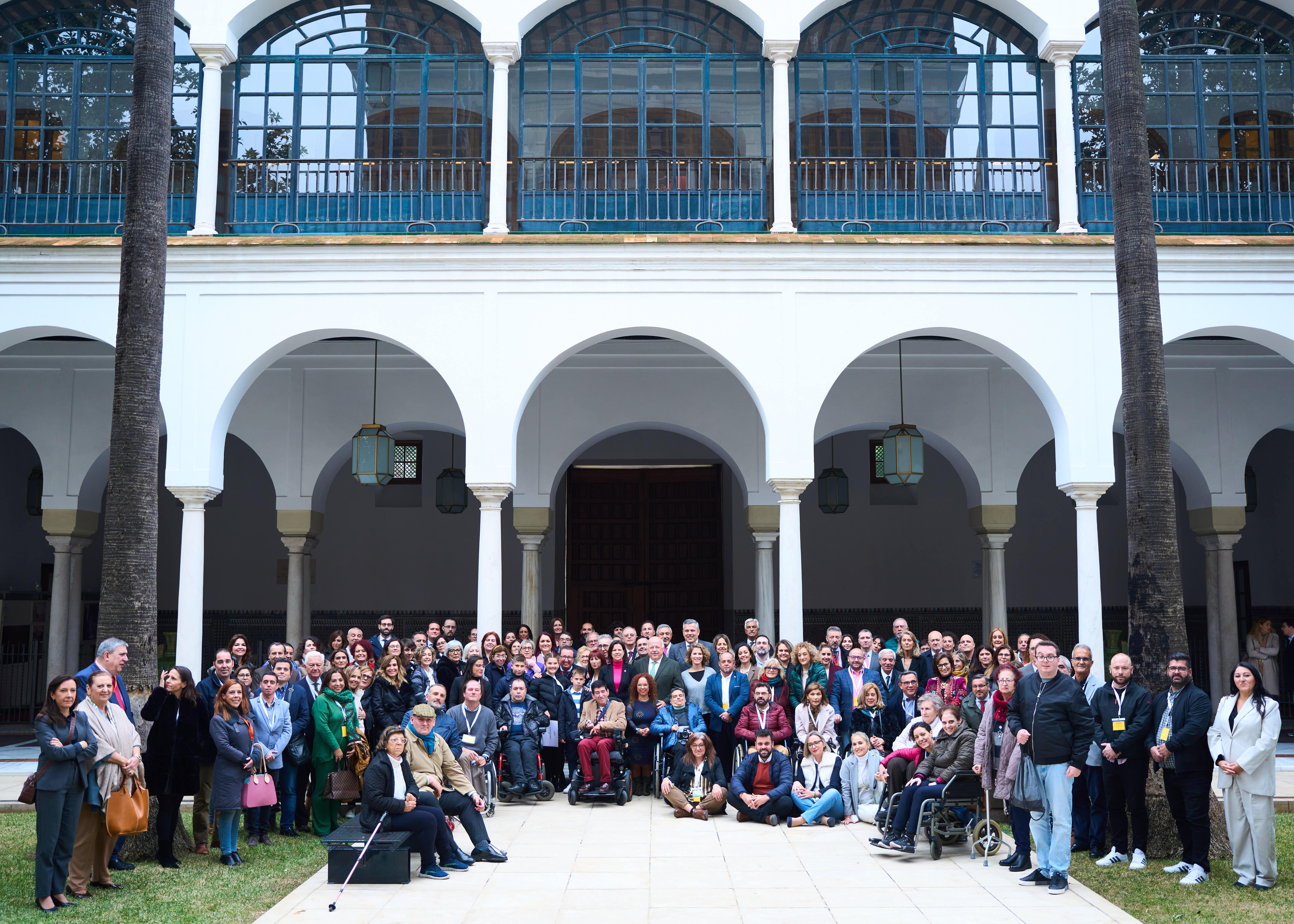  Foto de familia de los participantes en el acto por el día de las personas con discapacidad