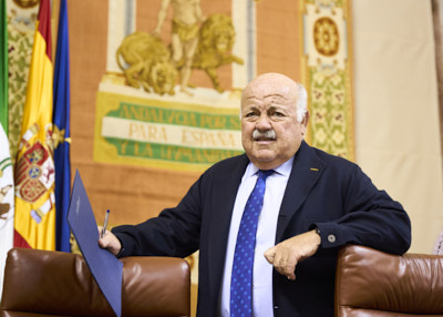  El presidente del Parlamento, Jess Aguirre, antes del inicio de la sesin