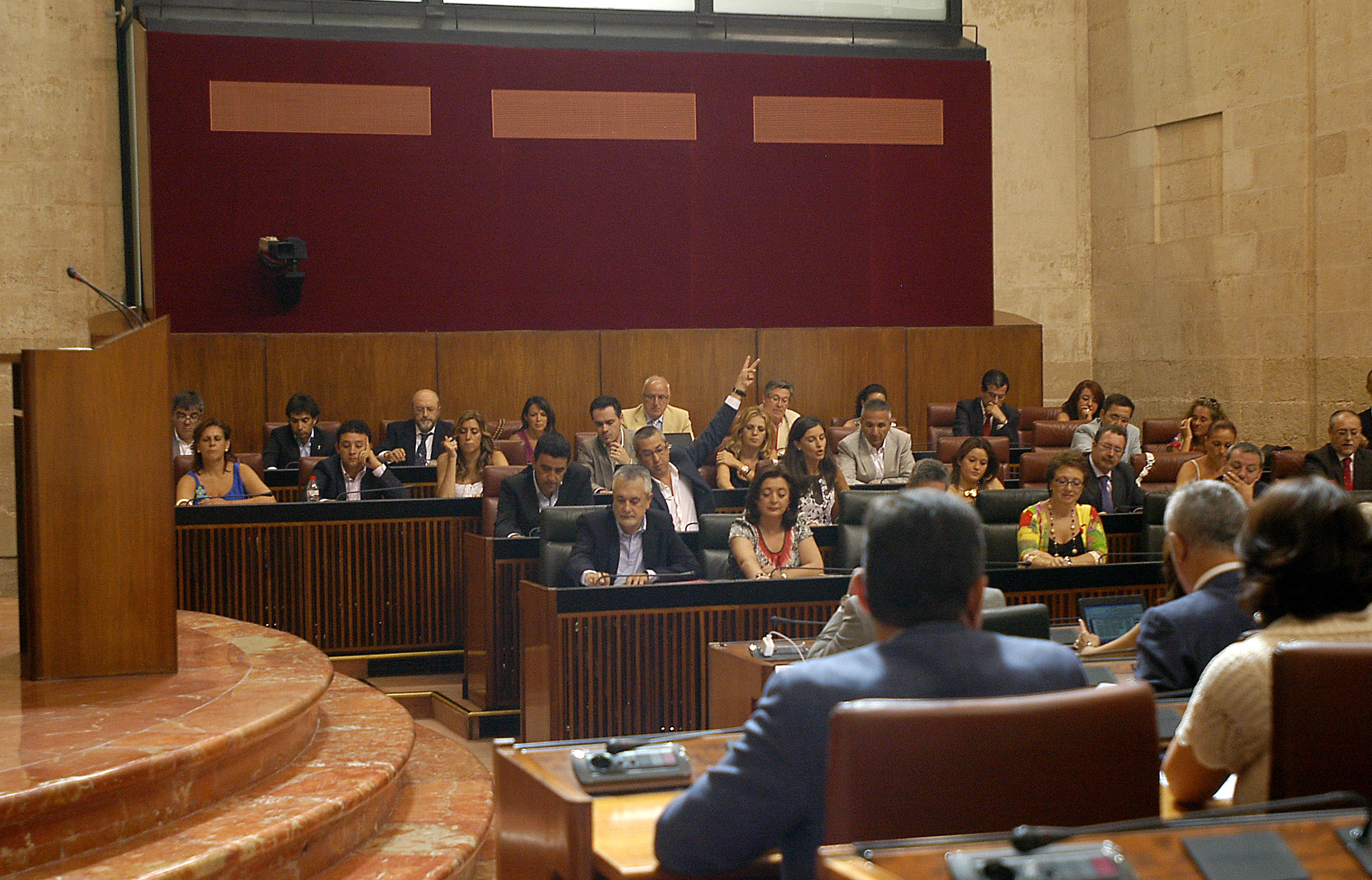 El Grupo Socialista, durante la votaci�n de la proposici�n de Ley de Aguas de Andaluc�a, que result� aprobada por el Pleno