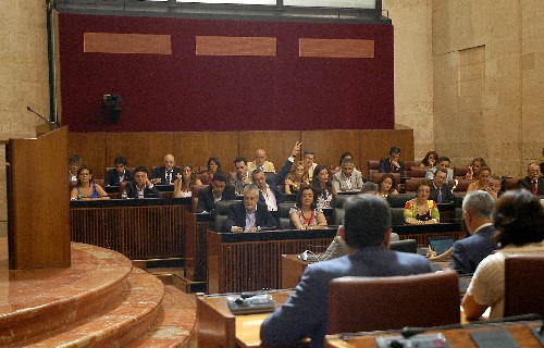 El Grupo Socialista, durante la votaci�n de la proposici�n de Ley de Aguas de Andaluc�a, que result� aprobada por el Pleno