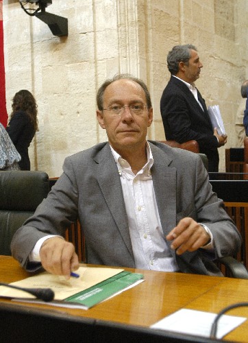 D�az Trillo, consejero de Medio Ambiente, antes del Pleno donde se aprob� la Ley de Aguas