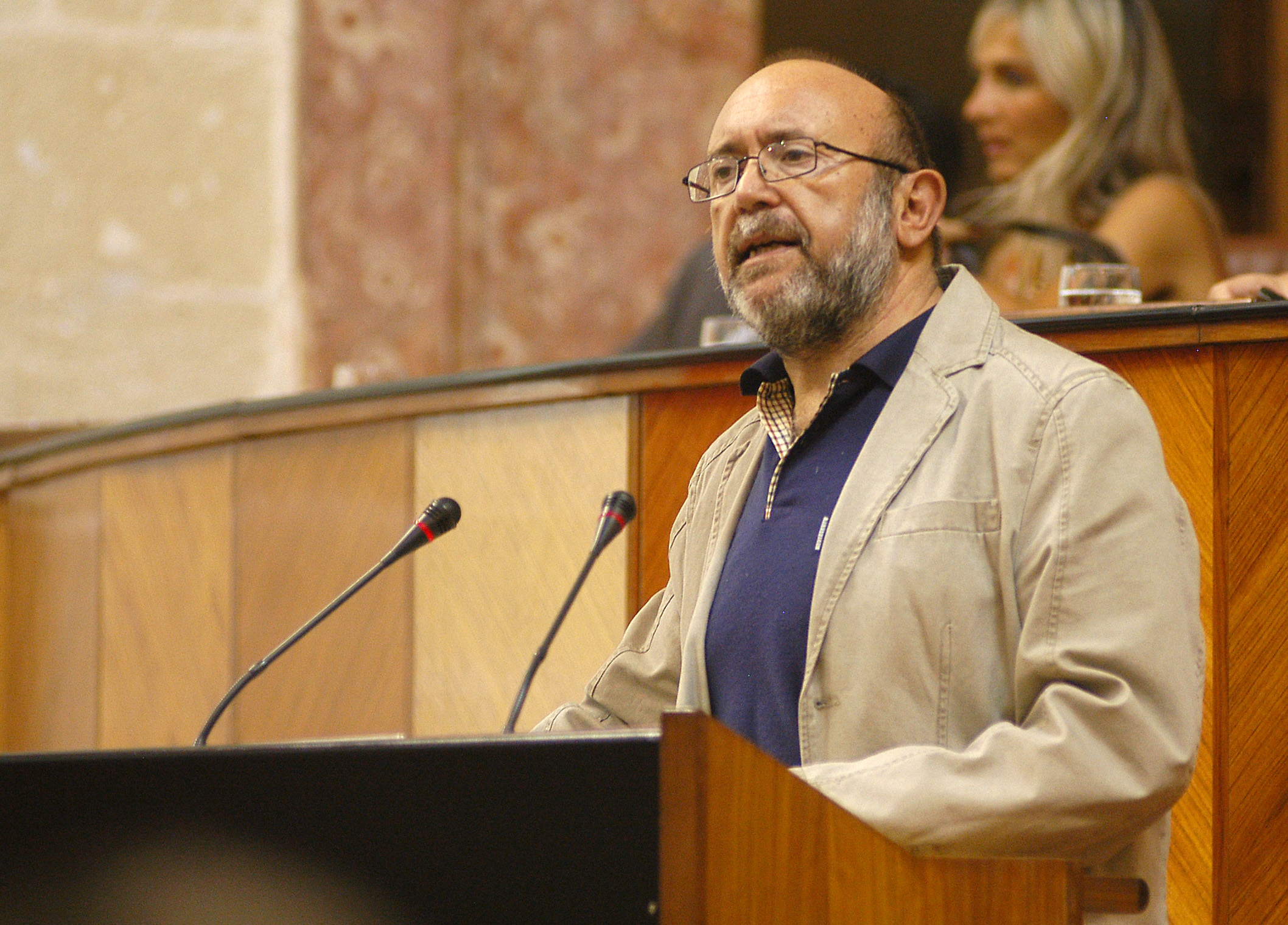 Ignacio Garc�a, de IU LV-CA, durante el debate final