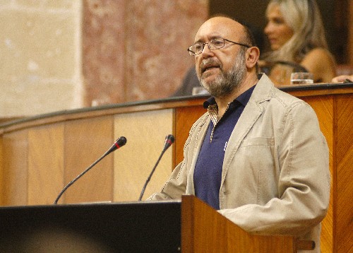Ignacio Garc�a, de IU LV-CA, durante el debate final