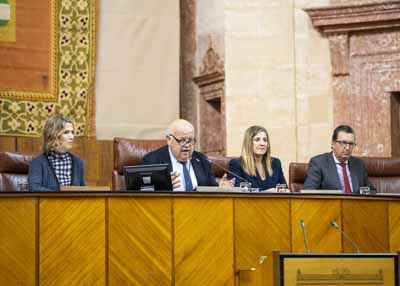 El presidente del Parlamento de Andaluca, Jess Aguirre, da inicio a la sesin plenaria 