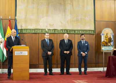 El letrado mayor del Parlamento da lectura al decreto de nombramiento de Manuel Alejandro Cardenete como presidente de la Cmara de Cuentas 