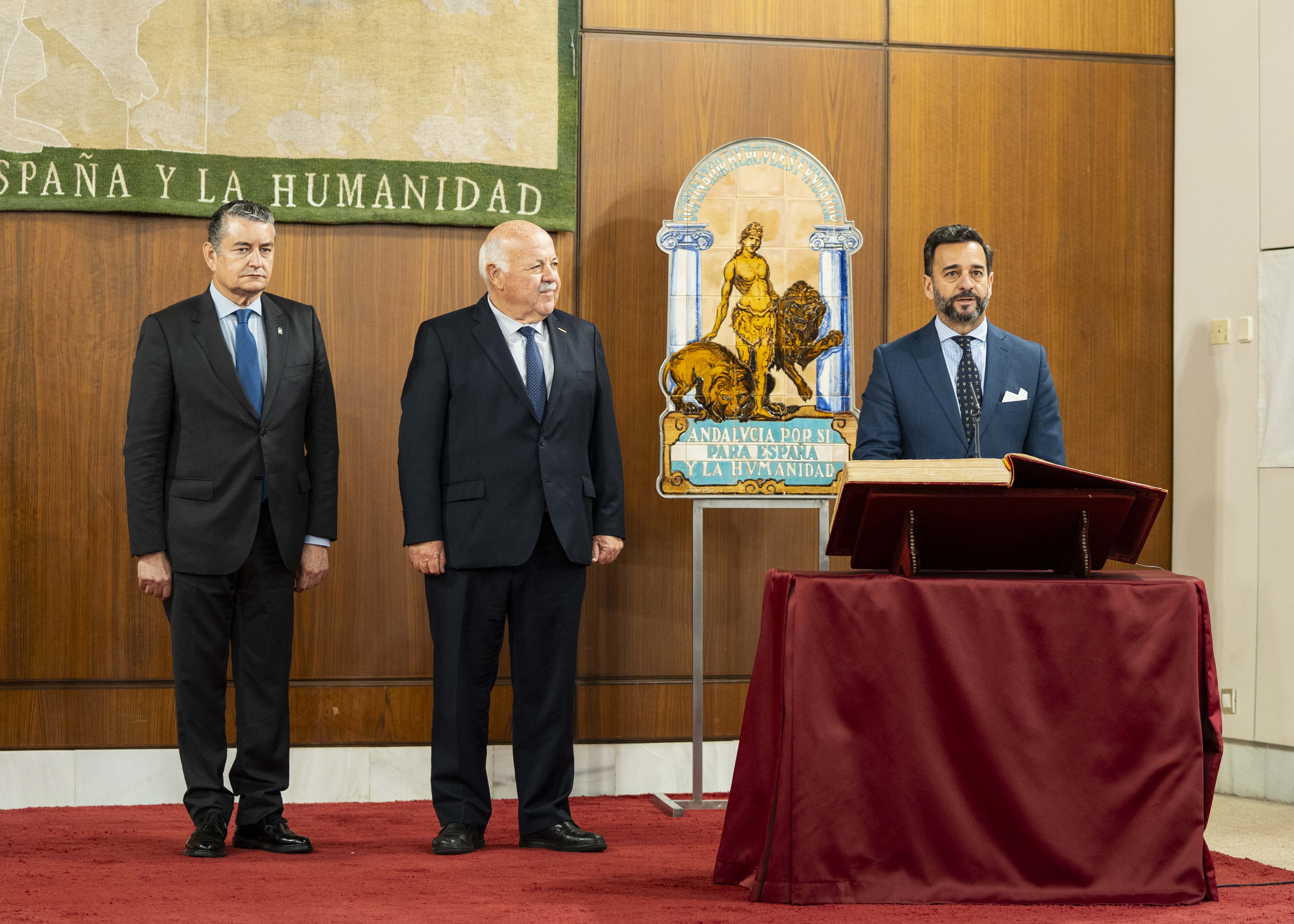 Manuel Alejandro Cardenete, presidente de la Cmara de Cuentas, presta juramento en el acto de toma de posesin 