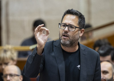   El portavoz del Grupo Mixto-Adelante Andaluca, Jos Ignacio Garca, formula una pregunta en el Pleno al presidente de la Junta de Andaluca