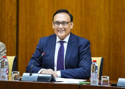  Jos Carlos Gmez Villamandos, consejero de Universidad, antes de iniciar su comparecencia