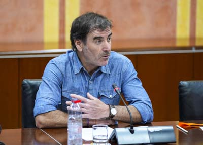 Fernando Rodrguez, delegado de la Fundacin Educo en Andaluca, realiza sus aportaciones sobre el tema 