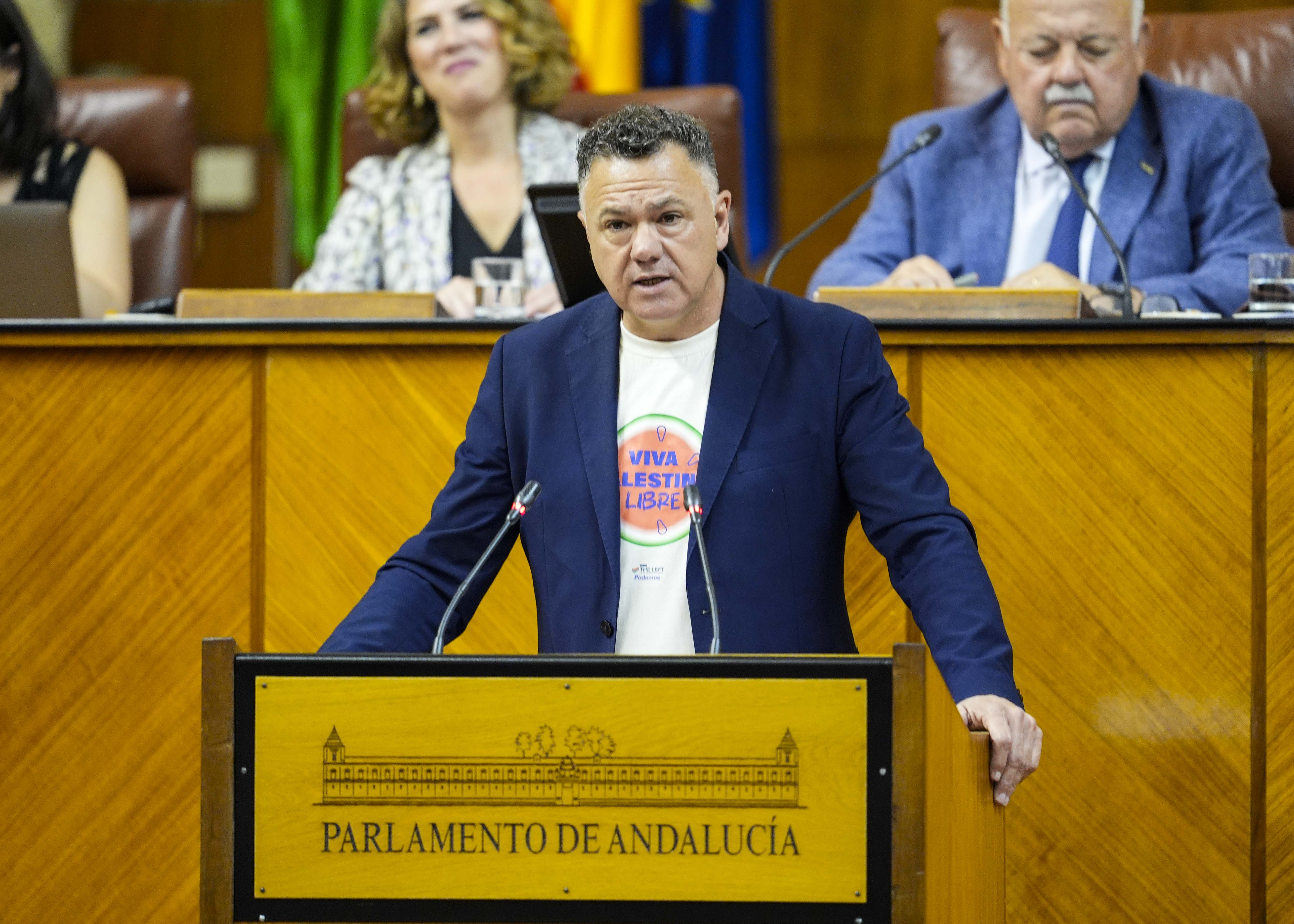 Juan Antonio Delgado, portavoz adjunto de Por Andaluca, interviene en el debate del dictamen del Grupo de Trabajo relativo a medidas urgentes para combatir la sequa en Andaluca
