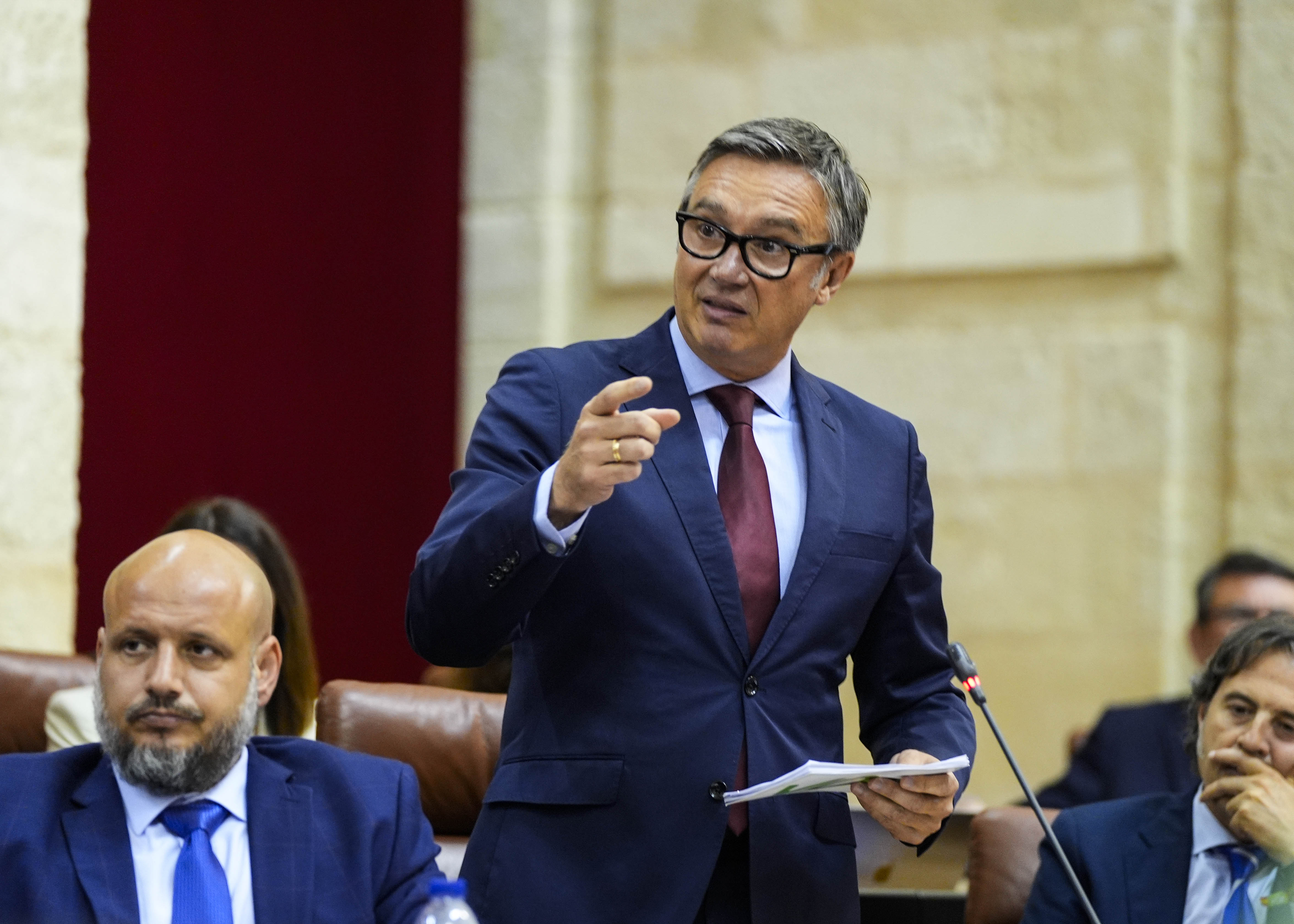 Manuel Gavira, portavoz del G.P. Vox en Andaluca, sustancia una pregunta al presidente relativa a problemas andaluces  
