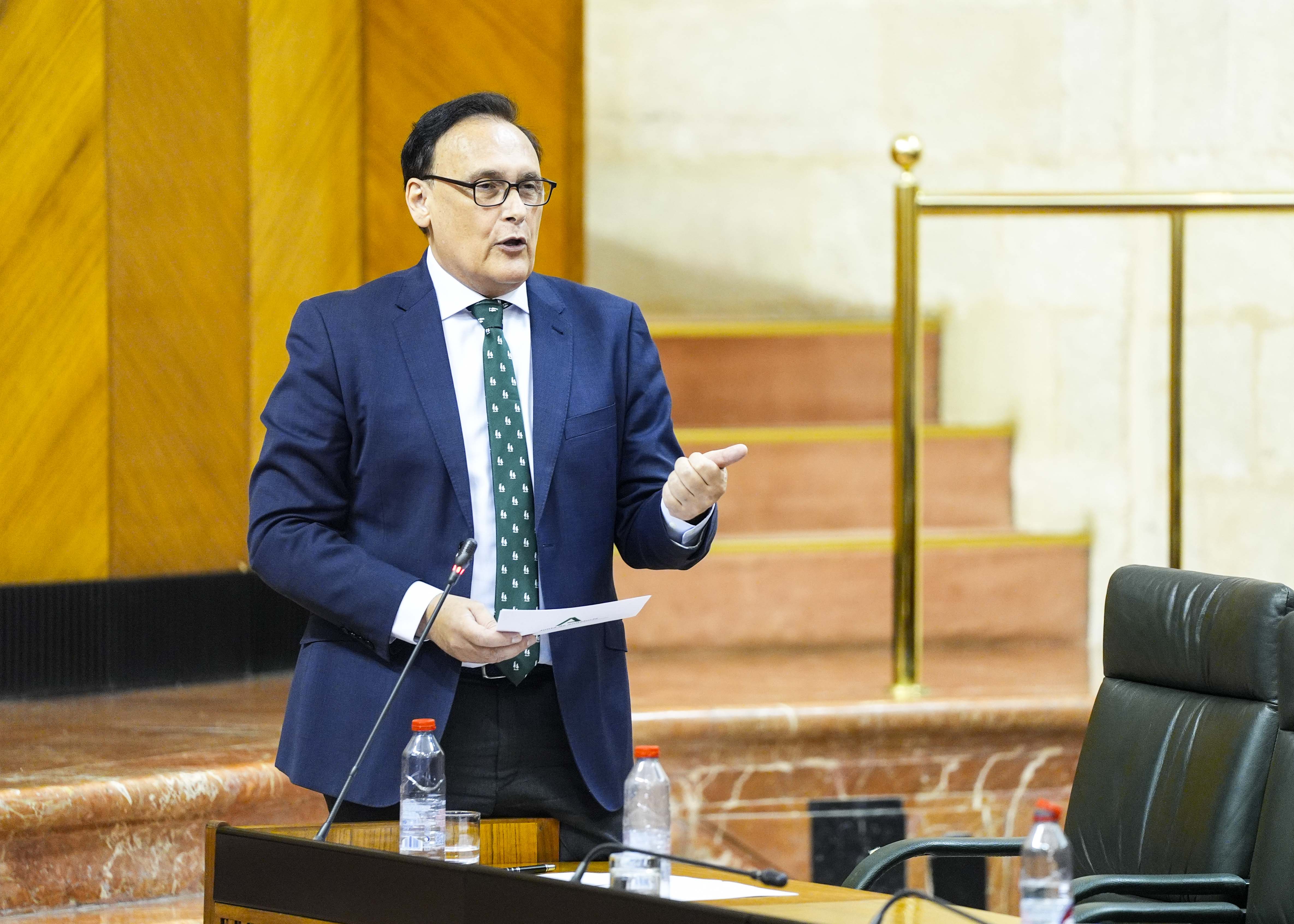  El consejero de Universidad, Investigacin e Innovacin, Jos Carlos Gmez Villamandos, responde 