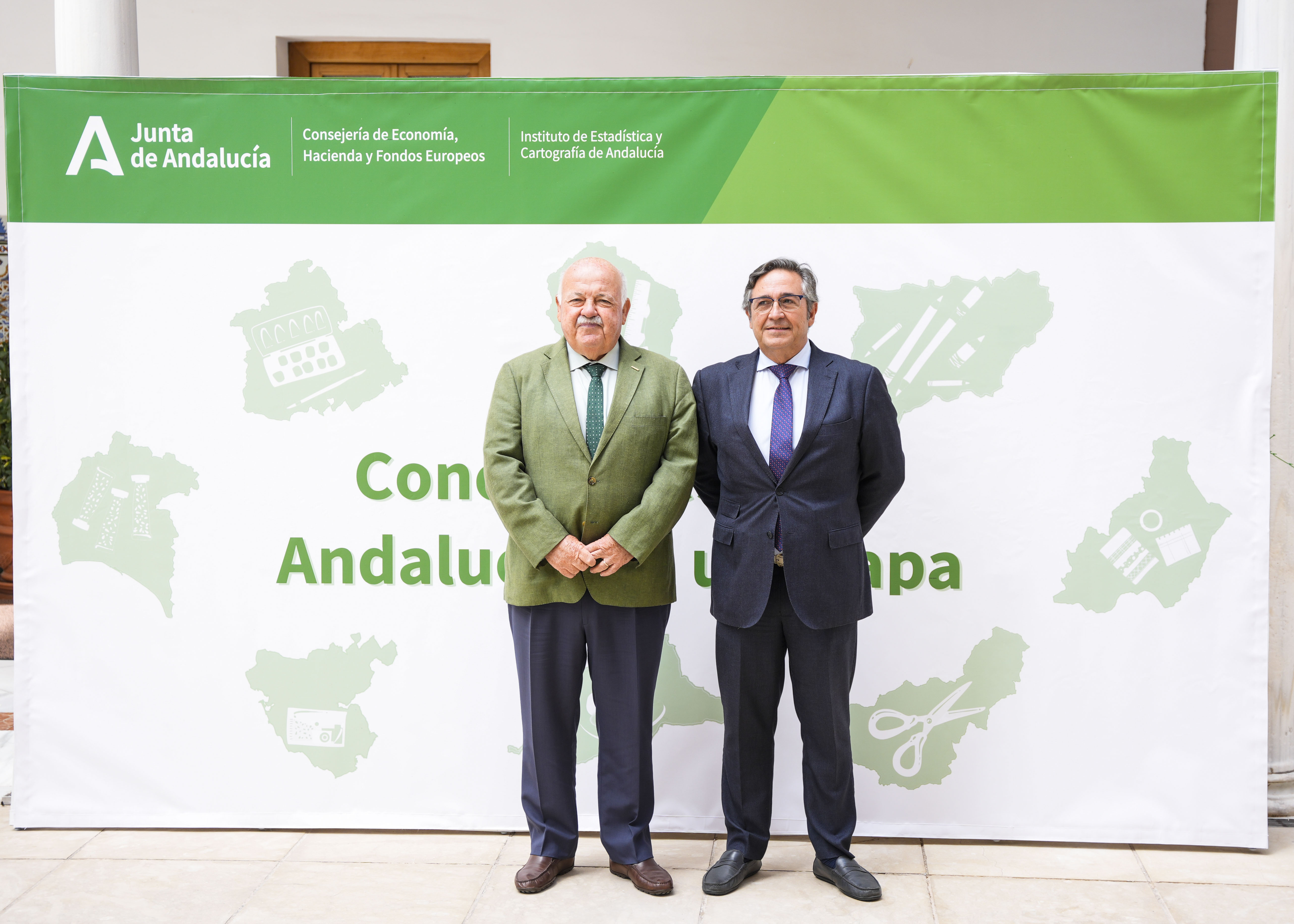  El presidente del Parlamento, Jess Aguirre, y el director del Instituto de Estadstica y Cartografa de Andaluca, Manuel Ignacio Castao