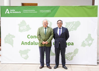  El presidente del Parlamento, Jess Aguirre, y el director del Instituto de Estadstica y Cartografa de Andaluca, Manuel Ignacio Castao