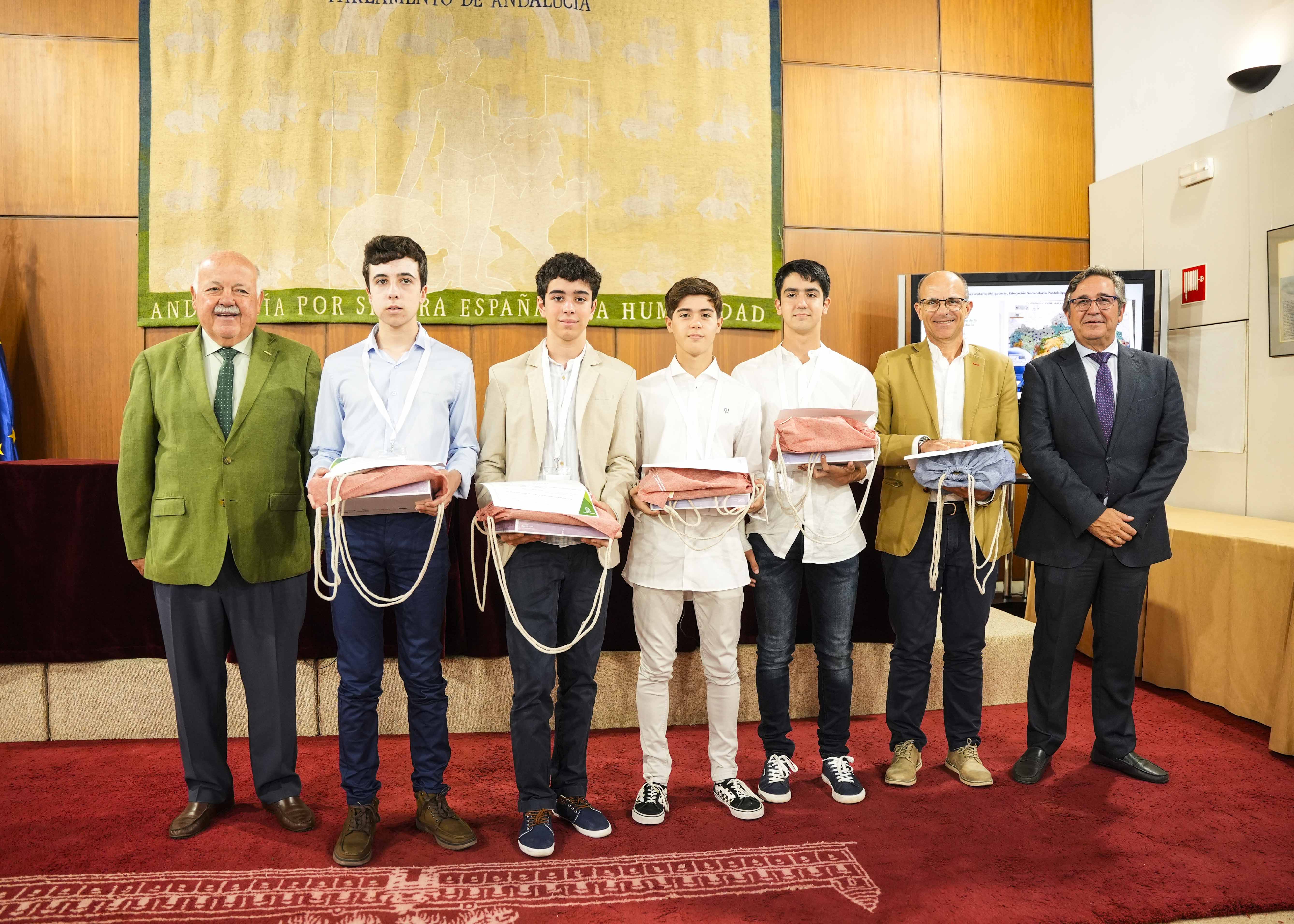 Premio en la categora ESO y Enseanzas de Rgimen Especial para El agua que viene. Mapa de la desalinizacin en Andaluca, obra colectiva realizada por alumnado de 3 de Educacin Secundaria Obligatoria del Instituto de Enseanza Secundaria Francisco Rodrguez Marn de Osuna (Sevilla) 
