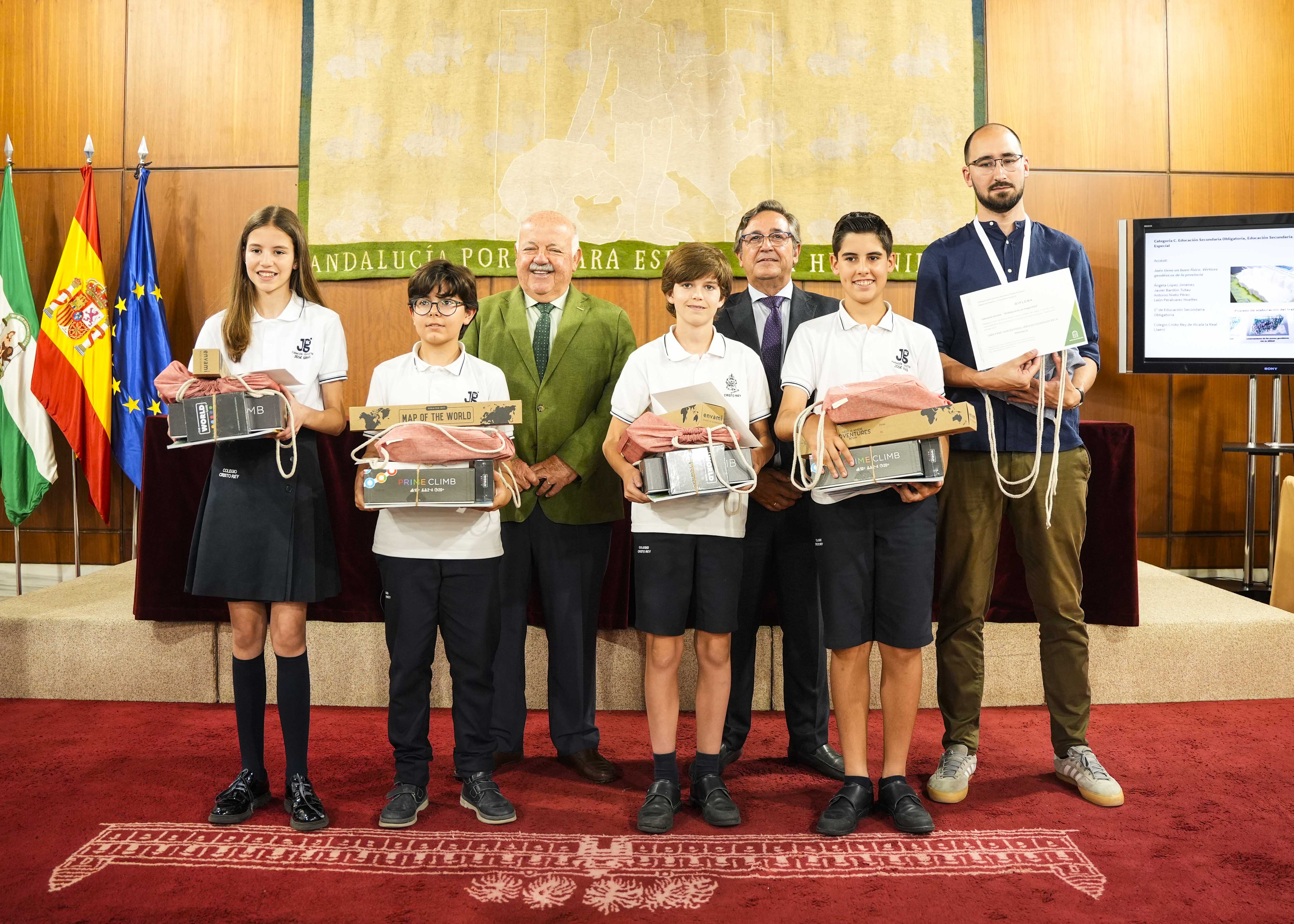  Accsit en la categora de Educacin Secundaria Obligatoria y de Rgimen Especial para "Jan tiene un buen fsico. Vrtices geodsicos de la provincia", obra colectiva realizada por alumnado de 1. de Enseanza Secundaria Obligatoria, del colegio Cristo Rey de Alcal la Real (Jan) 