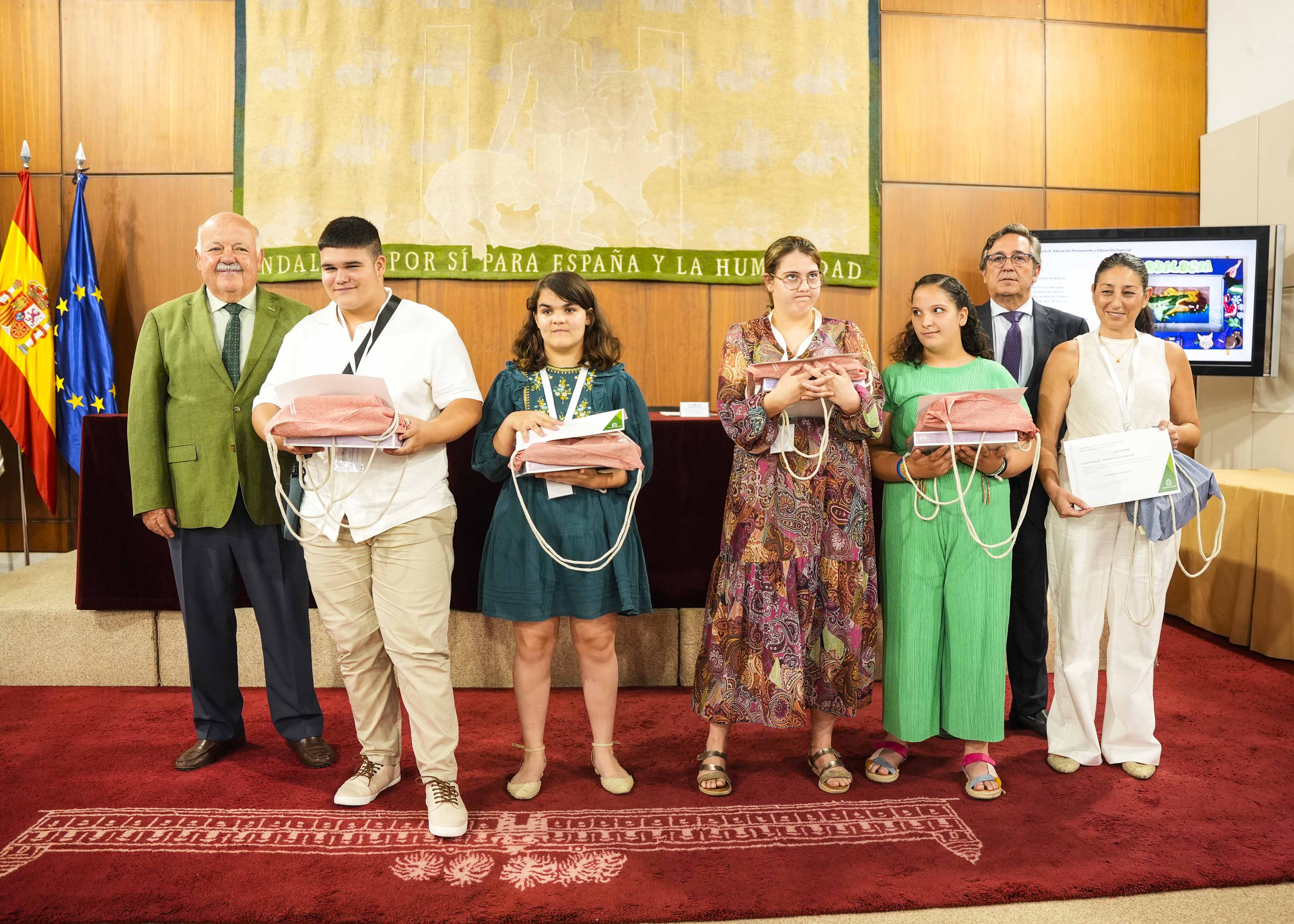  Premio en la categora de Educacin Permanente y Especial para "Formando Andaluca", obra colectiva del alumnado de Educacin Especial del instituto Doctor Sacristn de Sevilla
 