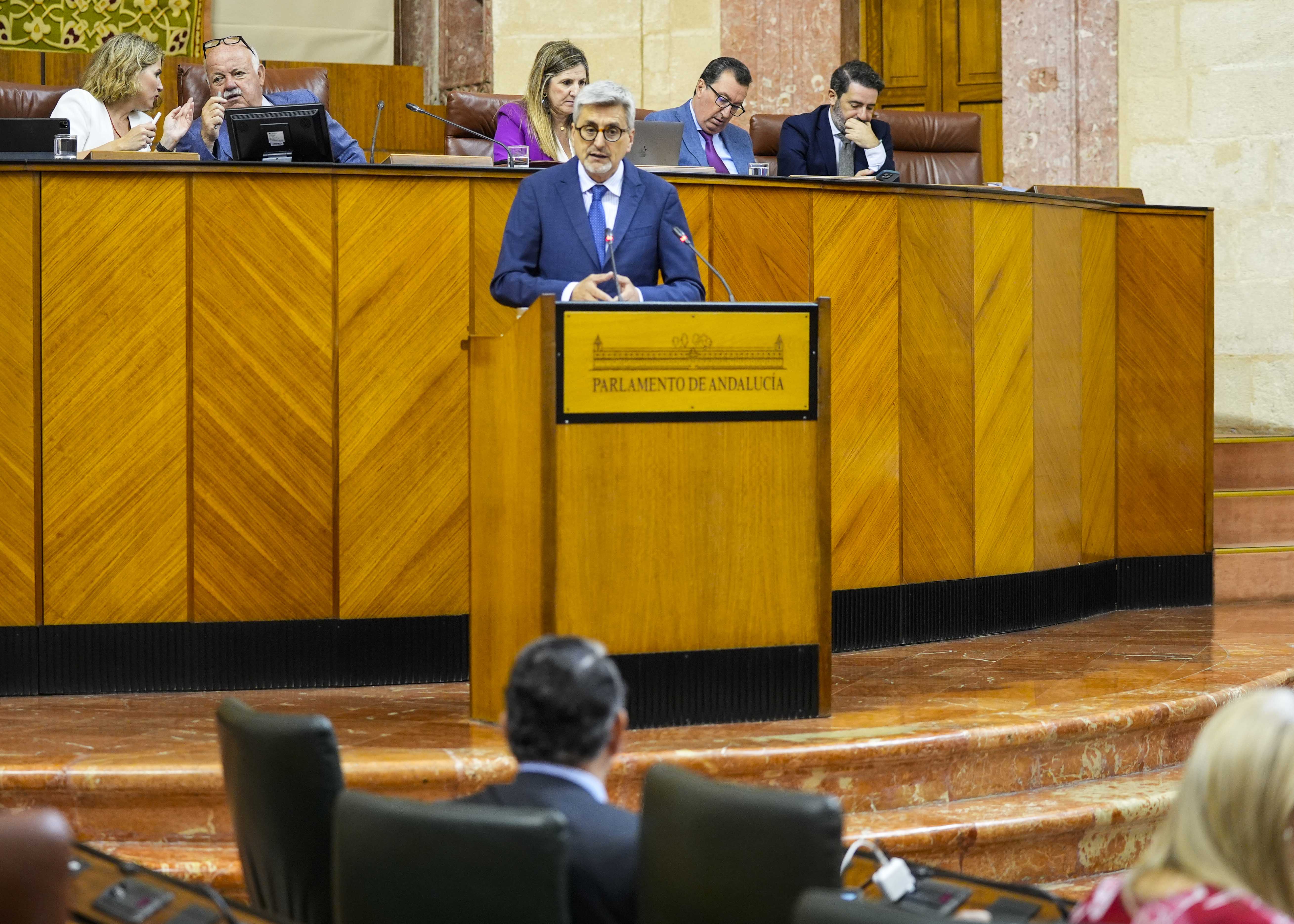  Jos Aurelio Aguilar, del G.P. Socialista, presenta una interpelacin dirigida al consejero de la Presidencia relativa a las polticas de lucha contra la desinformacin, impulso democrtico y buen gobierno 