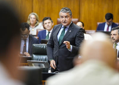 Antonio Sanz, consejero de la Presidencia, contesta a la pregunta de su competencia 