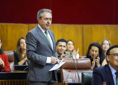 Juan Espadas, presidente del G.P. Socialista, centra su pregunta al presidente en el balance de la accin del Gobierno