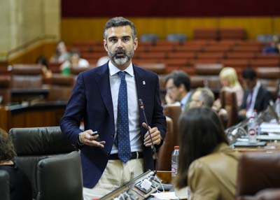 El consejero de Sostenibilidad, Medio Ambiente y Economa Azul, Ramn Fernndez-Pacheco, contesta a la pregunta 