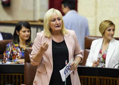  Celia Santiago, del G.P. Popular, se interesa por el Conjunto Arqueolgico de Itlica 