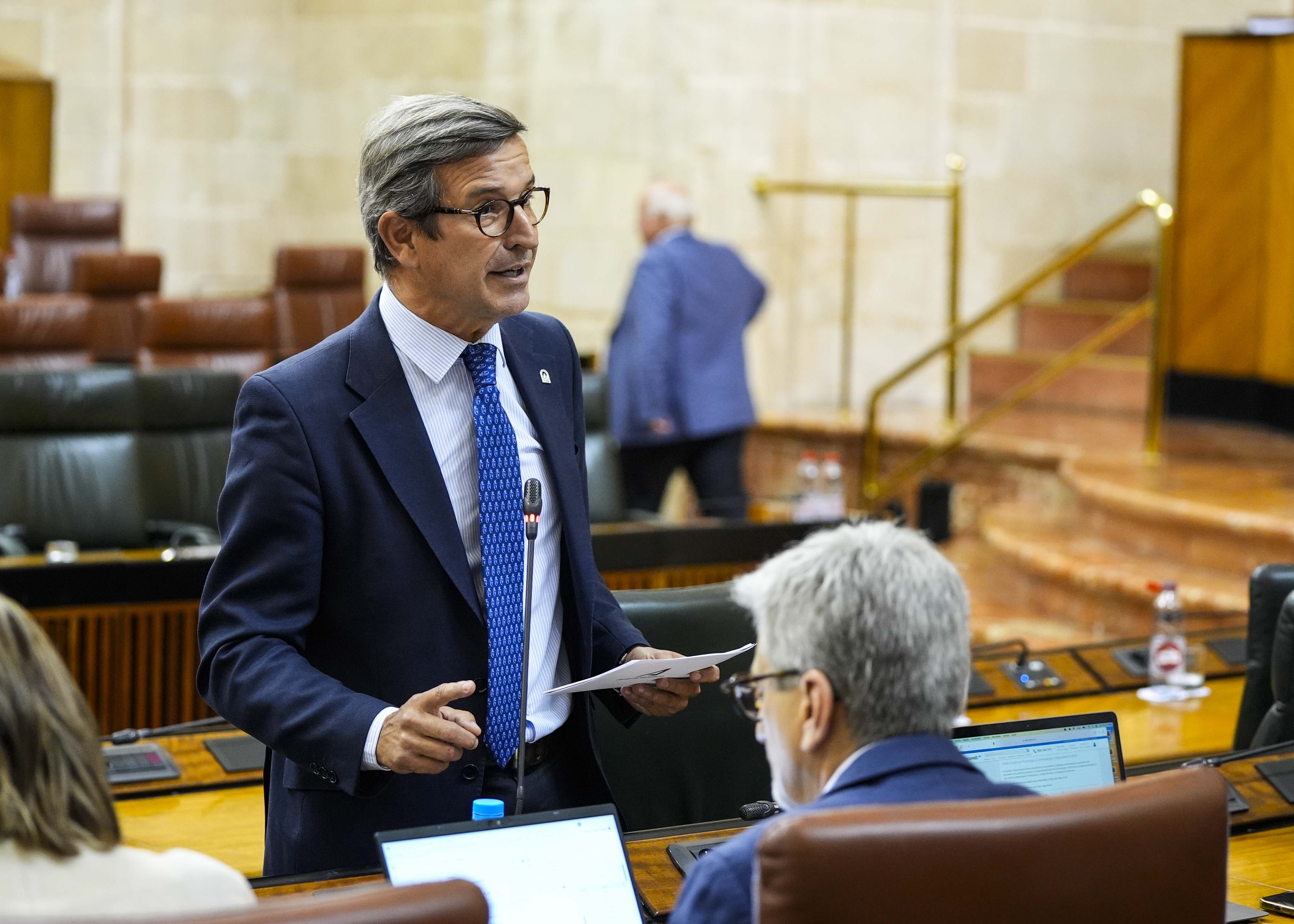  Jorge Paradela, consejero de Industria, Energa y Minas, responde a la cuestin planteada