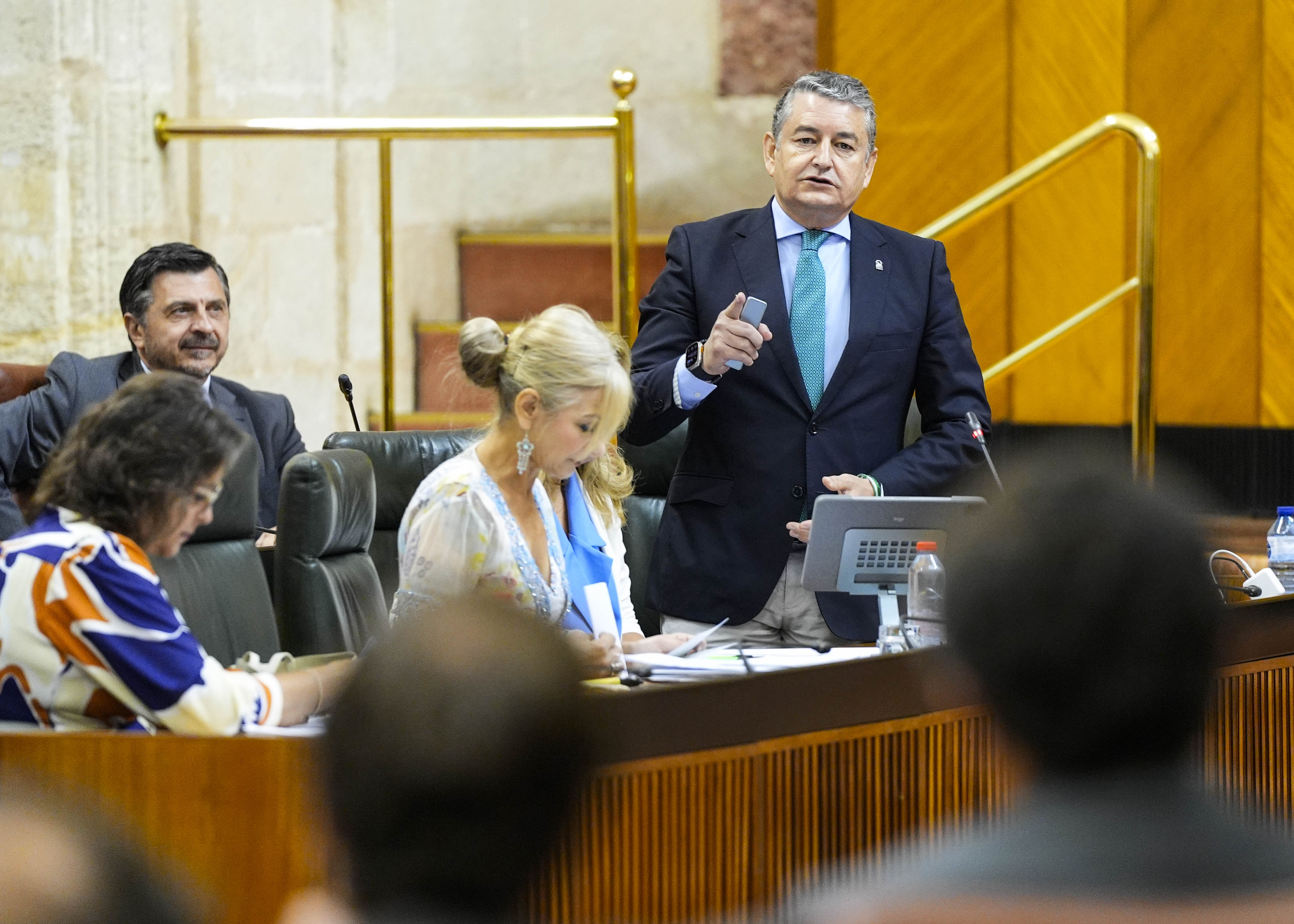  Antonio Sanz, consejero de la Presidencia, contesta a la pregunta que le formulan 
