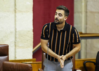 El diputado del Grupo Por Andaluca Jos Manuel Gmez  pregunta sobre las escuelas de verano en zonas desfavorecidas para 2024