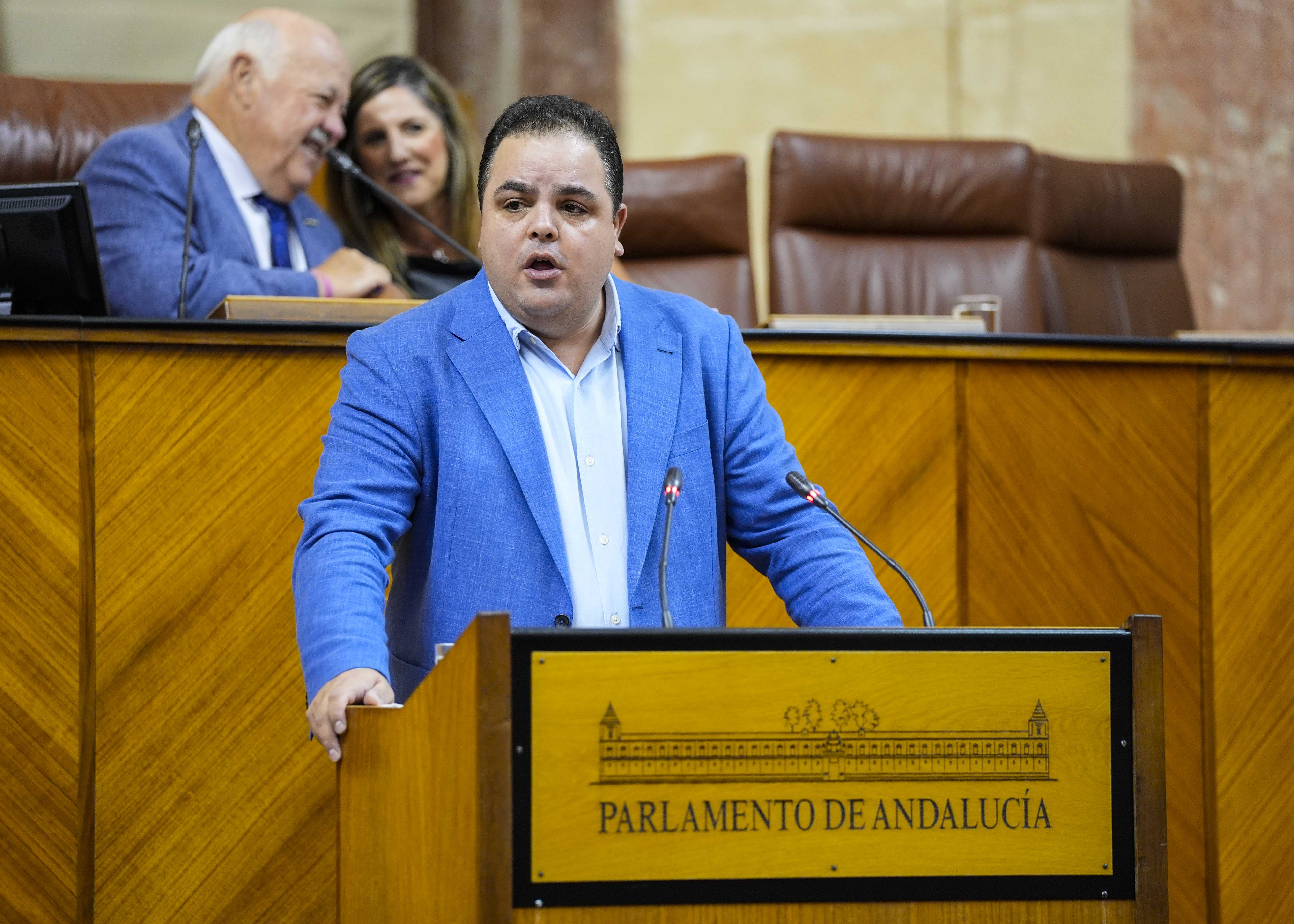Vctor Manuel Torres, del G.P. Socialista, presenta una mocin relativa a la poltica general en materia de financiacin de las entidades locales 