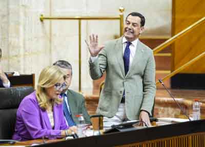Juan Manuel Moreno, presidente de la Junta de Andaluca, en un momento de su intervencin en la sesin de control al Gobierno 