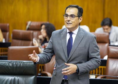 El consejero de Justicia, Administracin Local y Funcin Pblica, Jos Antonio Nieto, contesta a la pregunta 