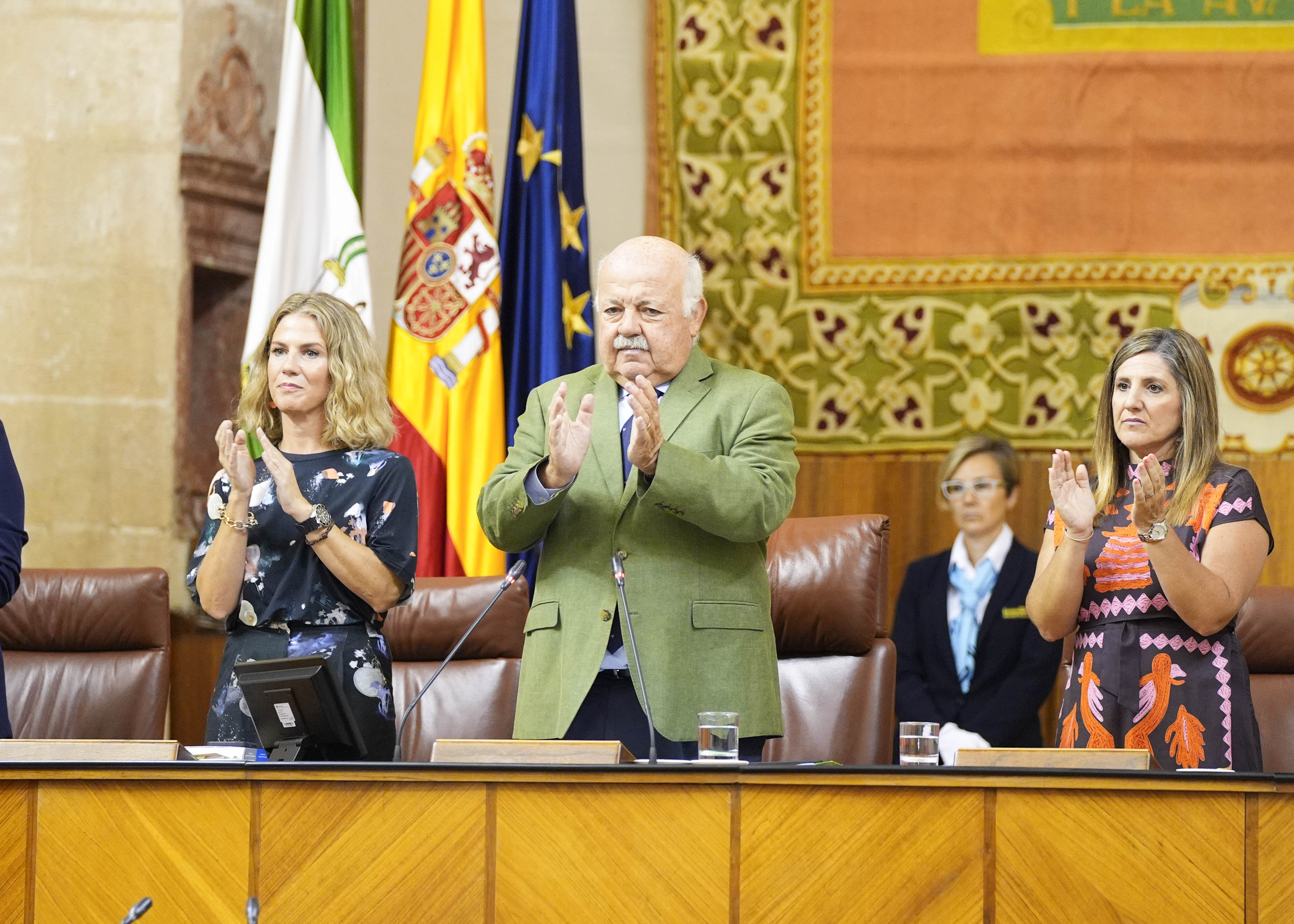  El presidente del Parlamento, Jess Aguirre, y las dos vicepresidentas primeras, Ana Mestre e Irene Garca, tras el minuto de silencio 