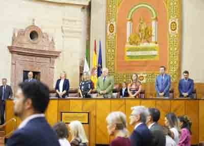 El Parlamento de Andaluca acuerda suspender la sesin plenaria tras la retirada de las iniciativas de todos los portavoces parlamentarios en seal de duelo por el fallecimiento de la diputada Mara Daz Caete 