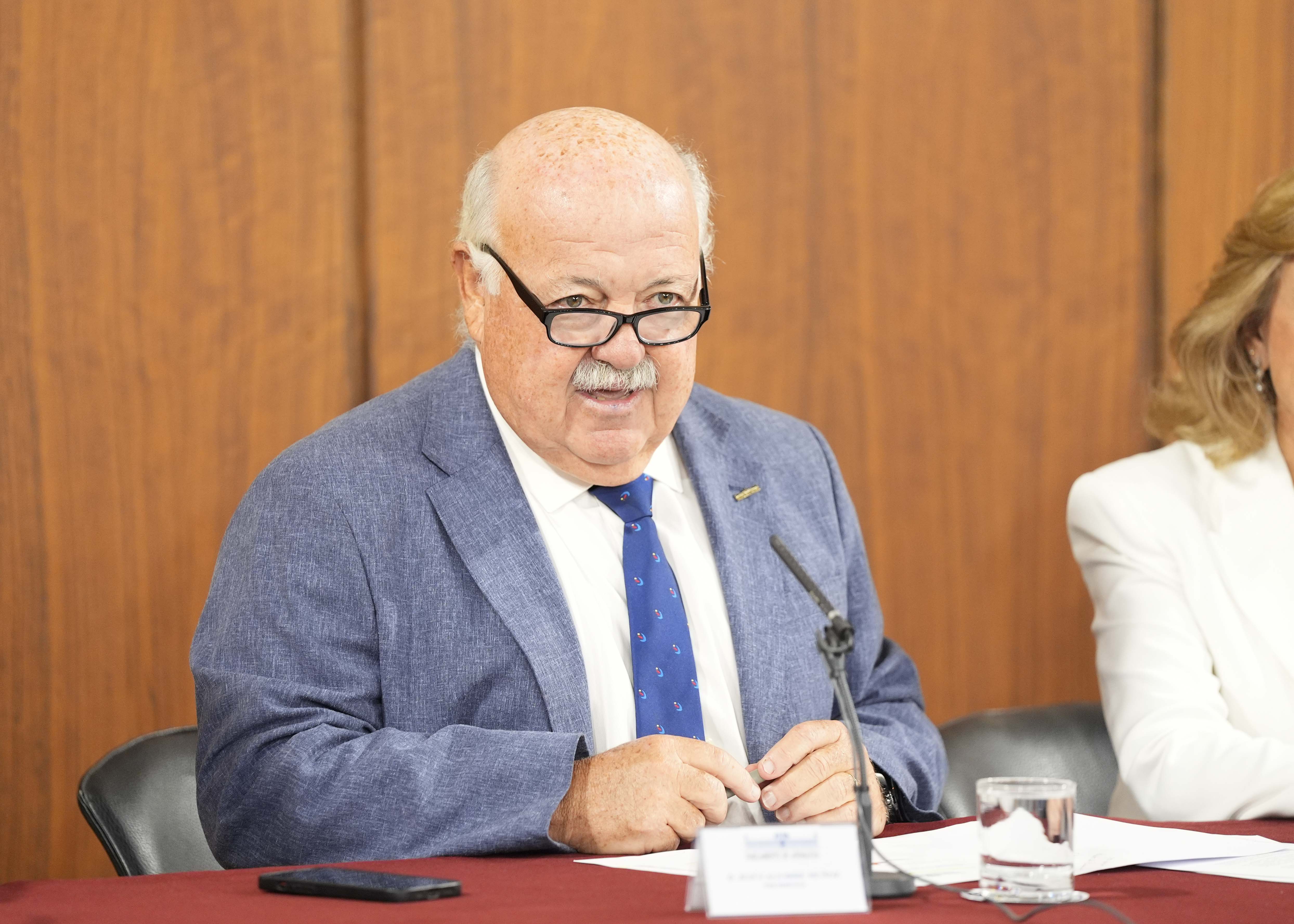 El presidente del Parlamento, Jess Aguirre, inaugura el acto institucional con motivo del Da Mundial del Alzheimer 