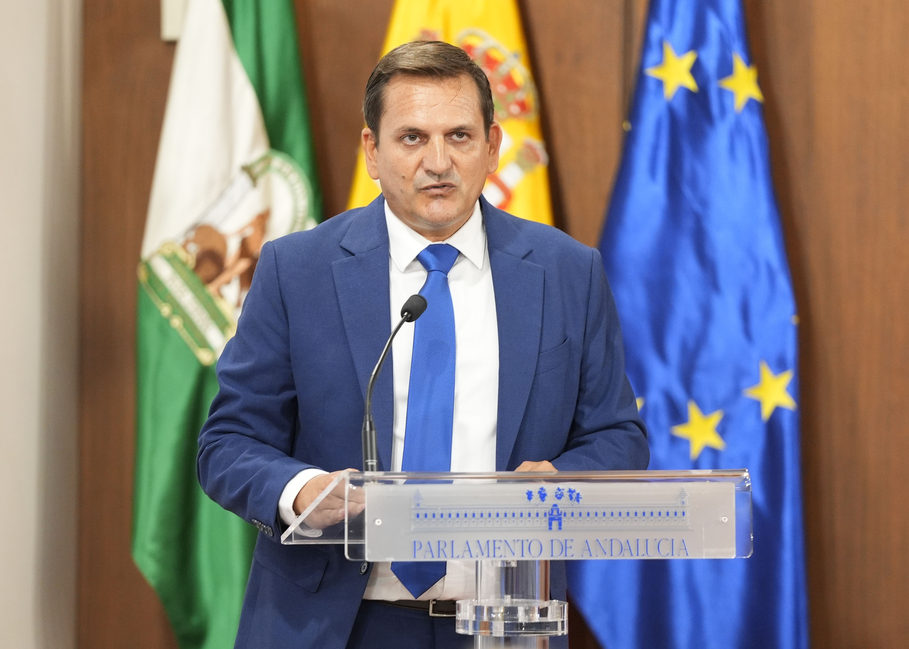 Jos Mara Cano, vicepresidente de ConFEAFA (Confederacin Andaluza de Alzheimer), da lectura al manifiesto por el Da Mundial del Alzheimer 