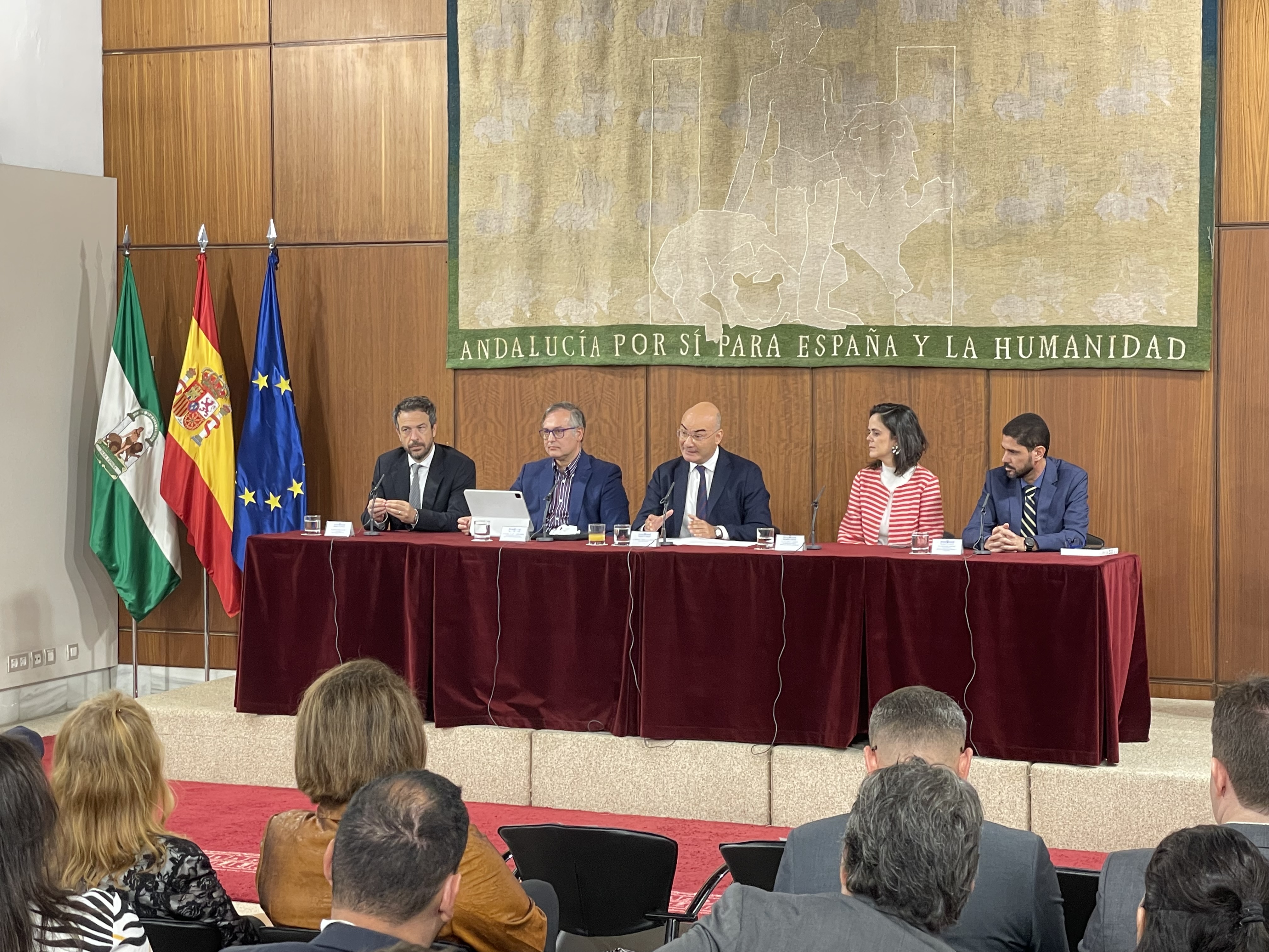  El letrado mayor de la Cmara, Manuel Carrasco, inaugura el acto sobre derecho e inteligencia artificial, que se ha celebrado en la sala Alberto Jimnez-Becerril del Parlamento de Andaluca